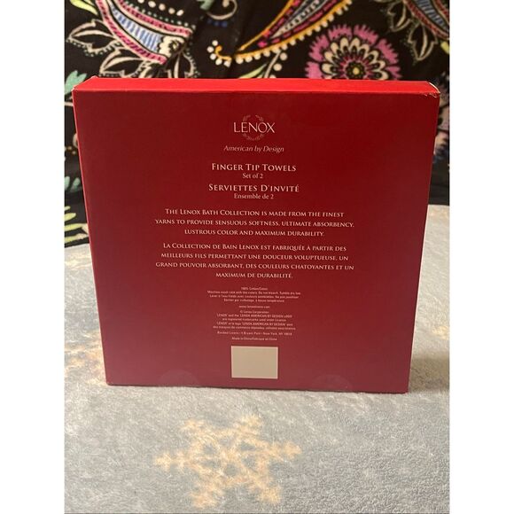 Lenox Mr.and Mrs.Santa Clause Fingertip Towel set NIP - Picture 2 of 2